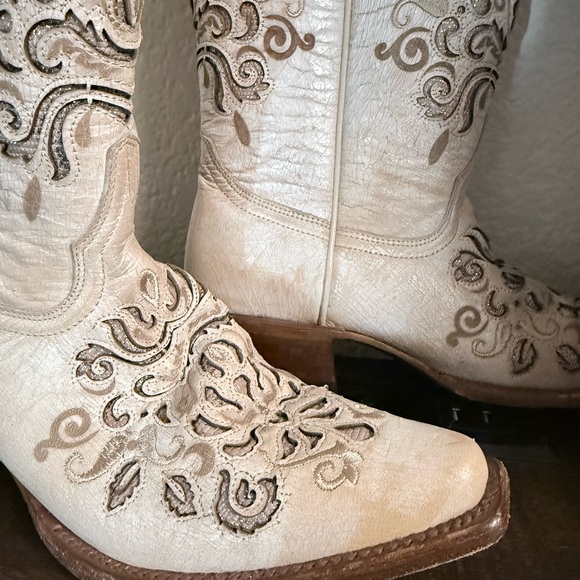 Embroidered Cream Western Cowgirl Boots - Picture 10 of 10